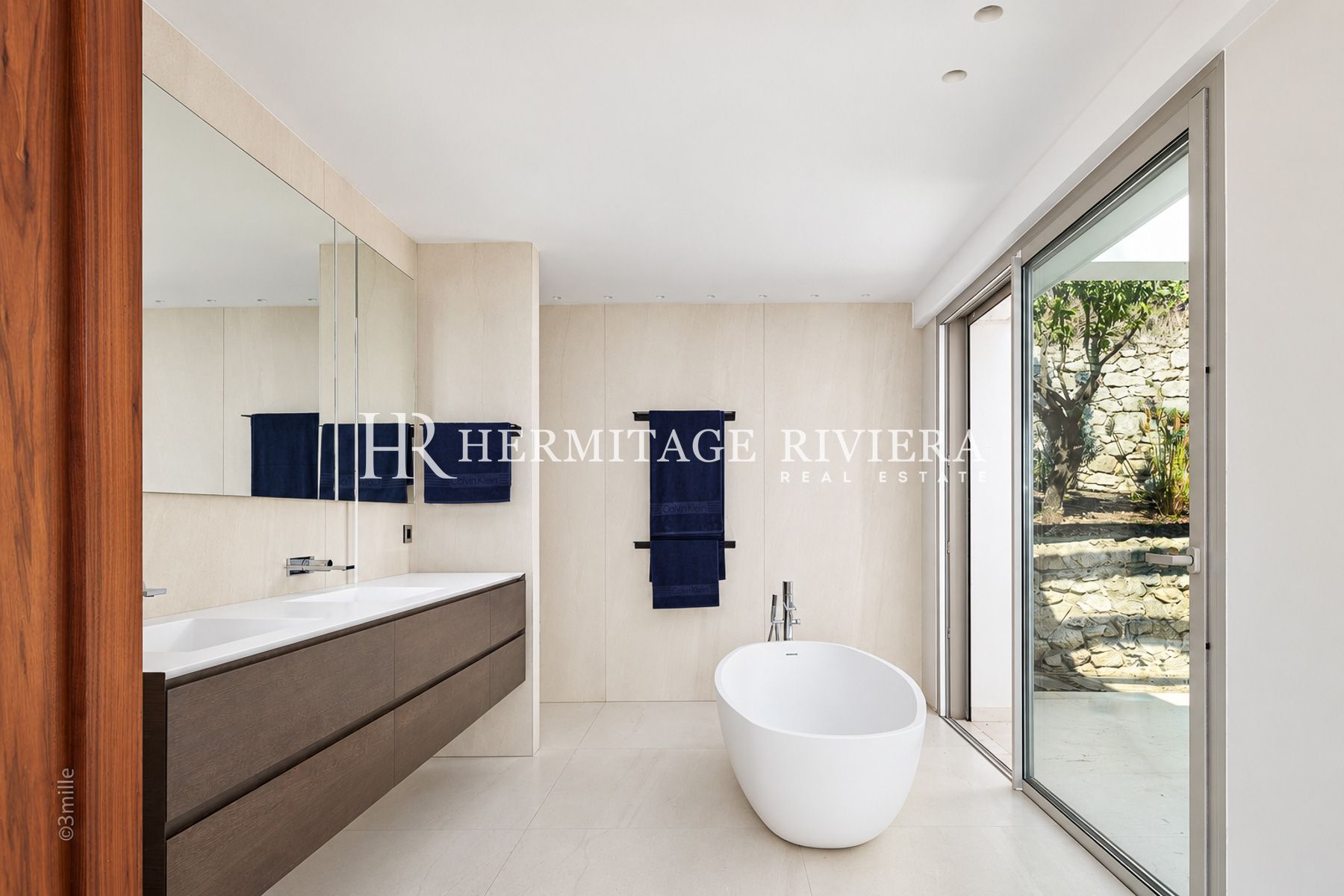 Villa in Villefranche-sur-Mer Modern property - Overlooking the Bay of Villefranche - Pool  (image 18)