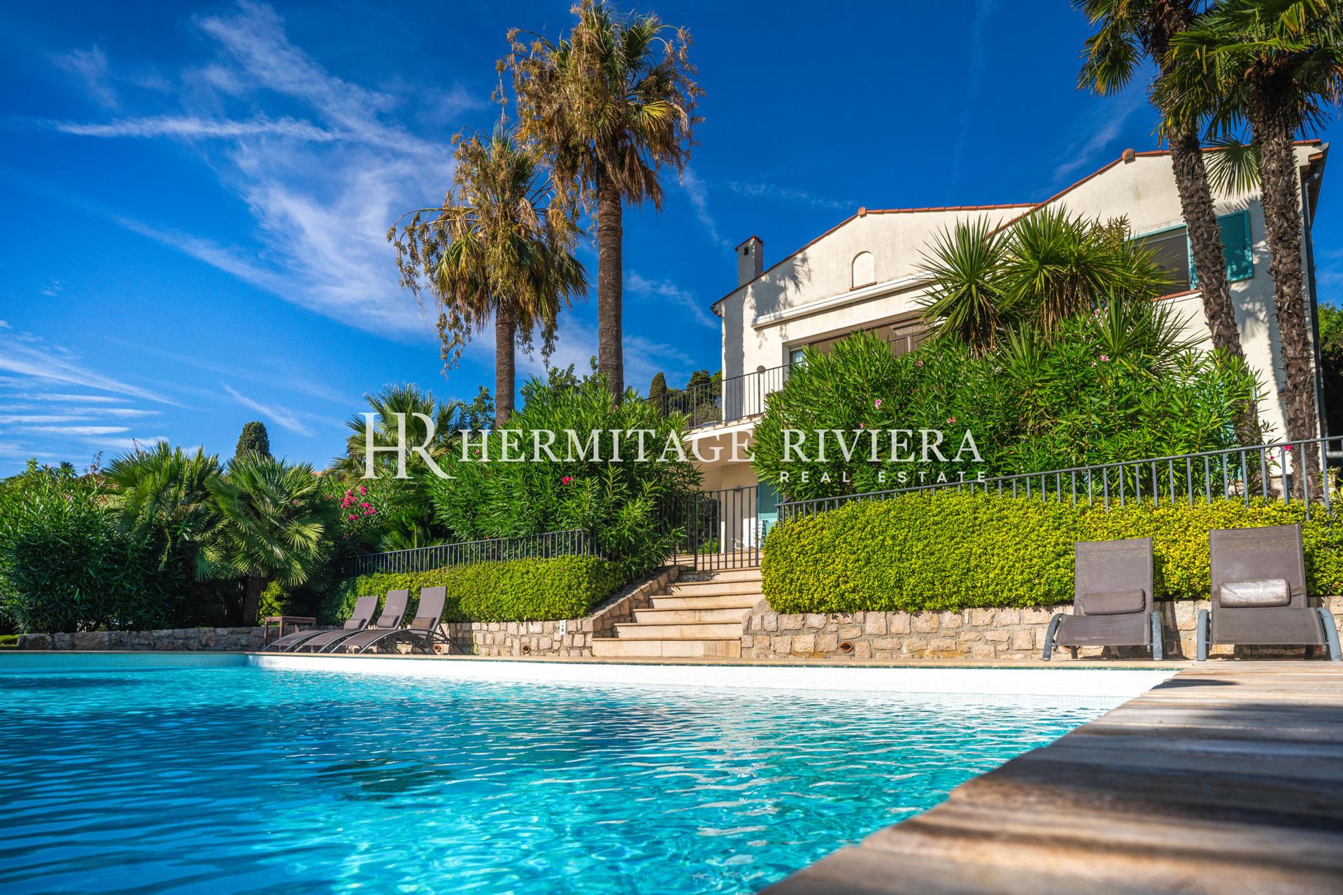 Provencal villa close to seafront  (image 4)