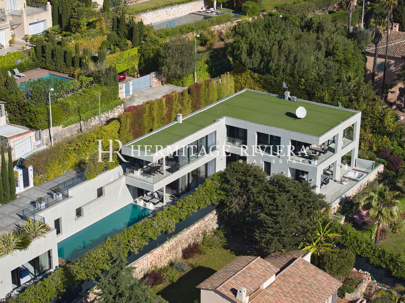 Exceptional contemporary villa panoramic views over the bay of Villefranche (image 42)
