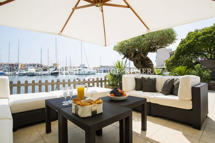 Exceptional property with view of port (image 4)