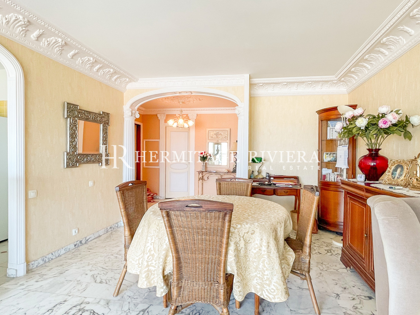 Top floor two bedroom apartment with views over Nice and the sea (image 5)