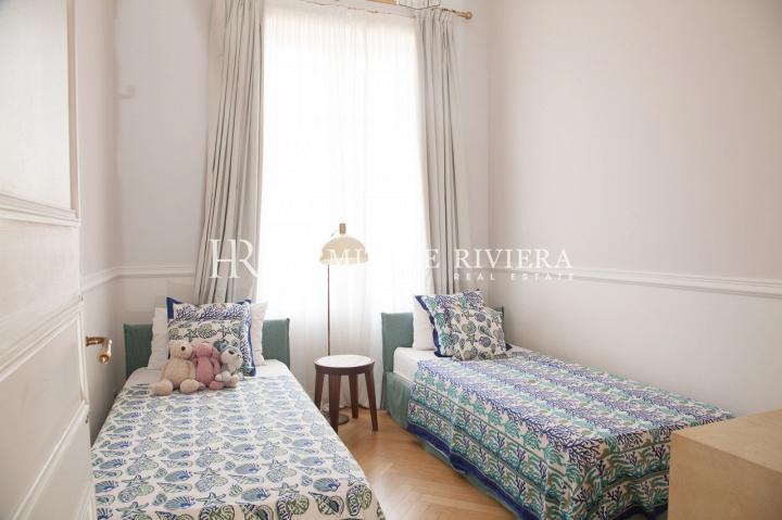 Sumptuous apartment with balcony and sea view (image 15)