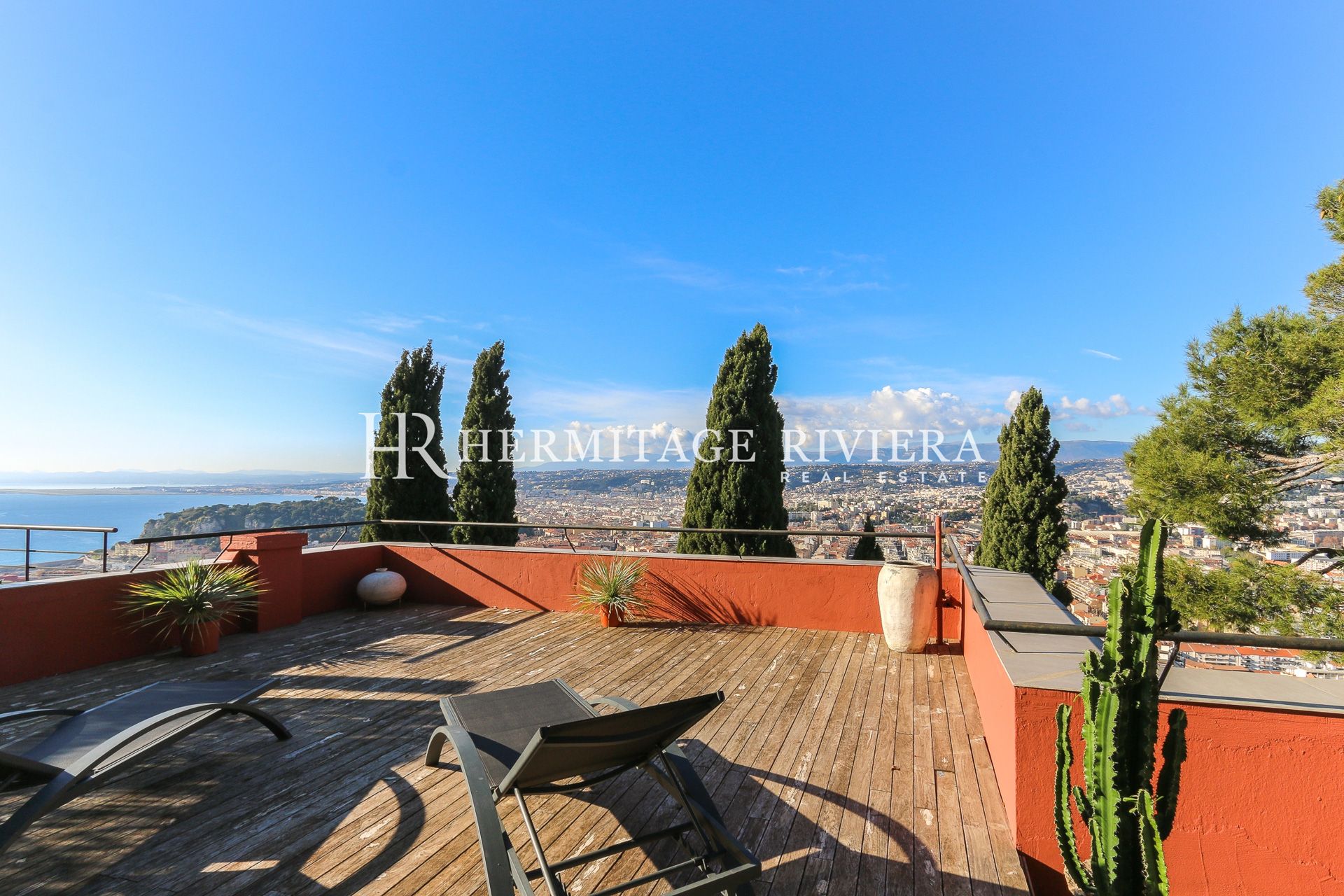 Two bedroom apartment - Roof terrace - View sea and port (image 3)