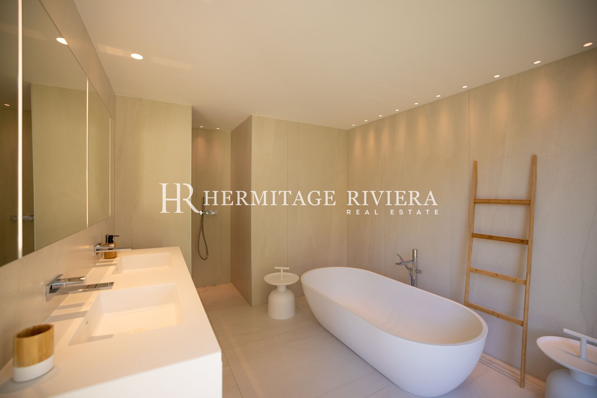 Luxury property - Sew Views - Pool (image 24)