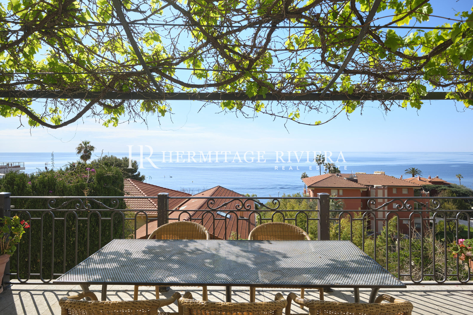 Elegant period property with sea view near Monaco  (image 11)