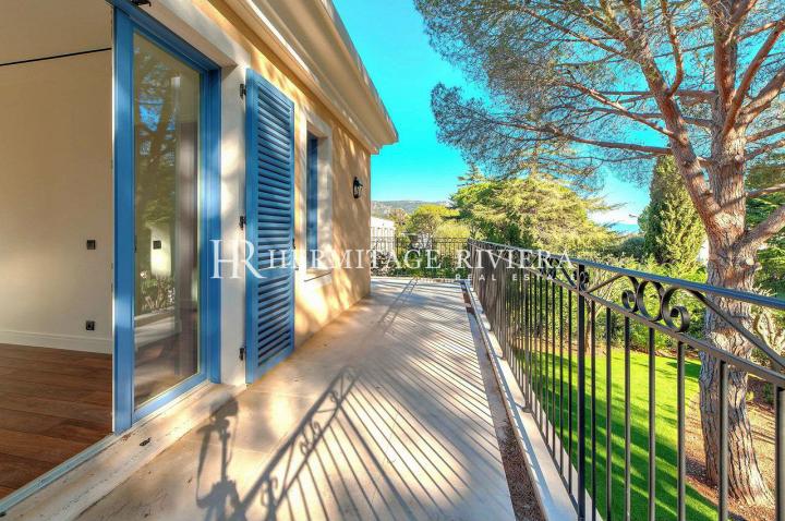 New neo Provencal villa with swimming pool (image 14)