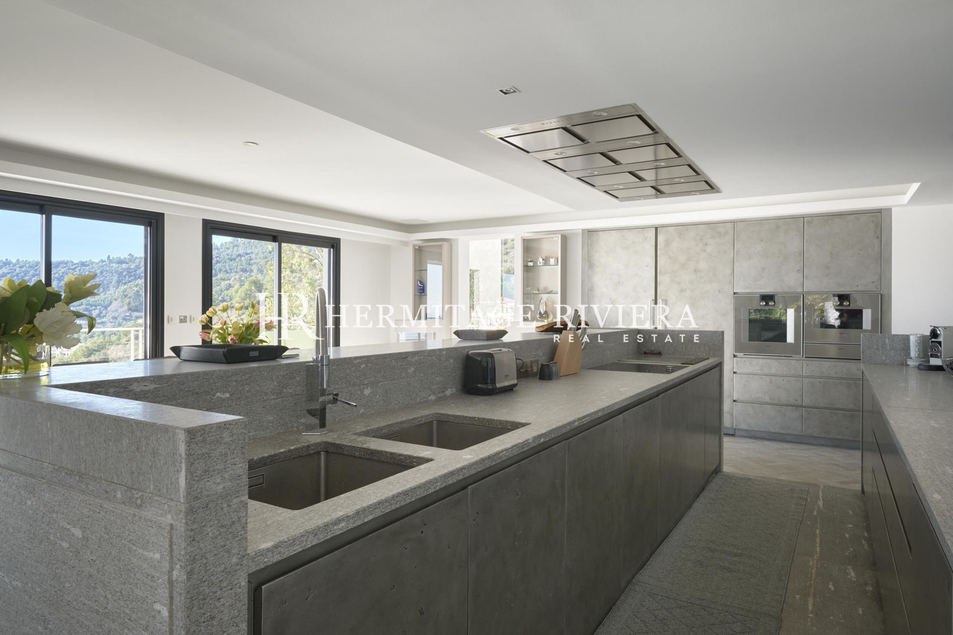 Modern villa in secure domain close Monaco (image 13)