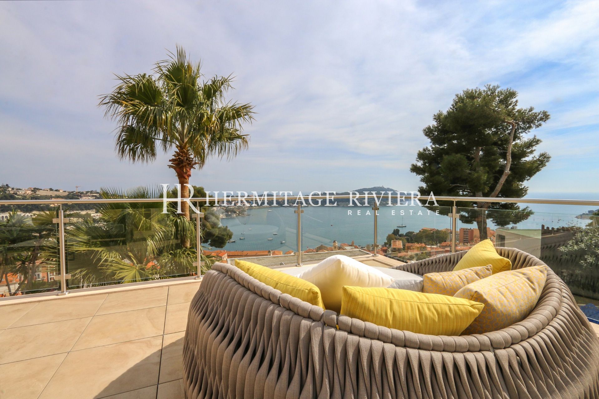 Moderne villa med udsigt over bugten (billede 7)