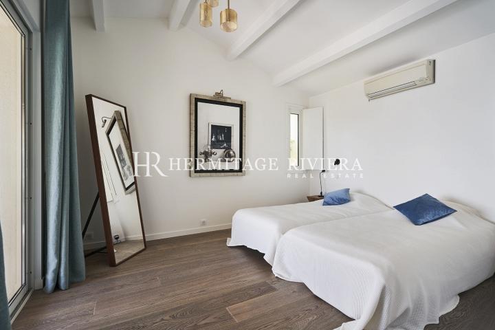 Delightful villa calm with exceptional panoramic views (image 18)