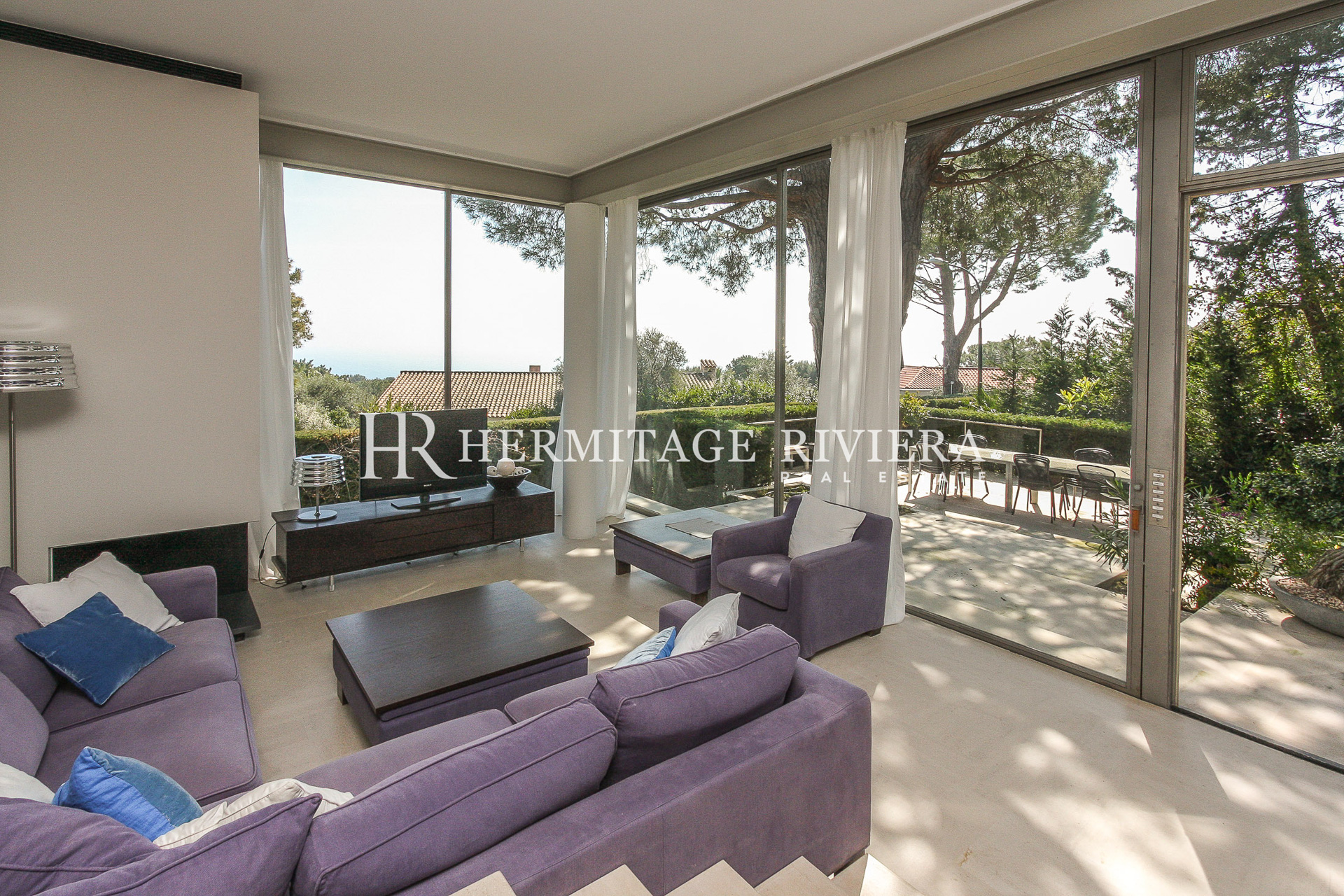 Modern villa, calm with splendid sea views (image 10)