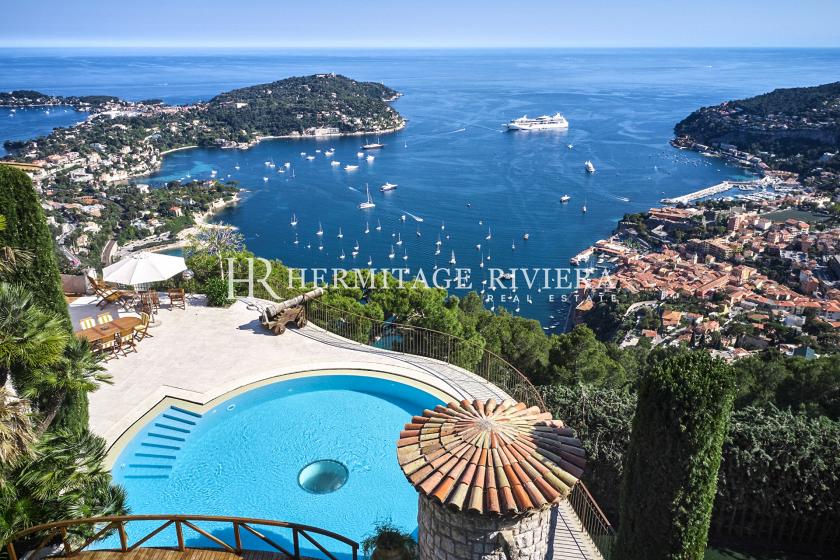 Exceptional property dominating the bay of Villefranche