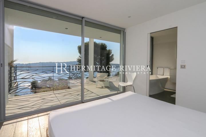 Recent contemporary villa with panoramic sea view (image 18)