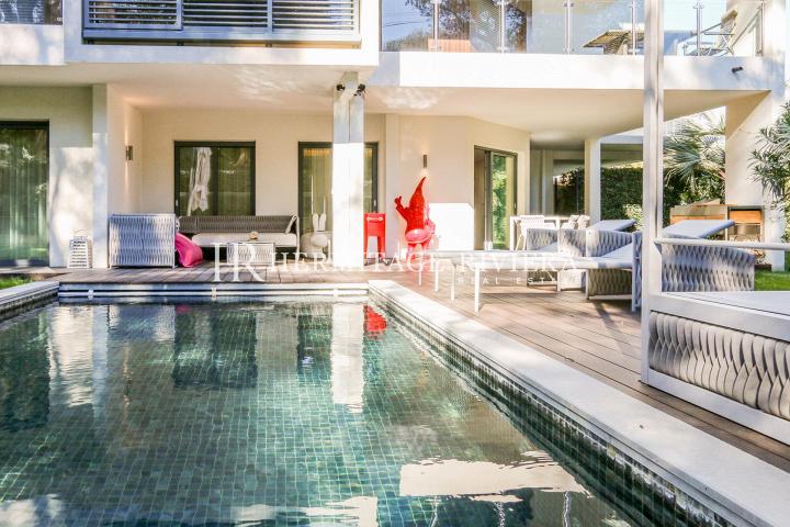 4-room apartment with private pool in luxury residence (image 1)