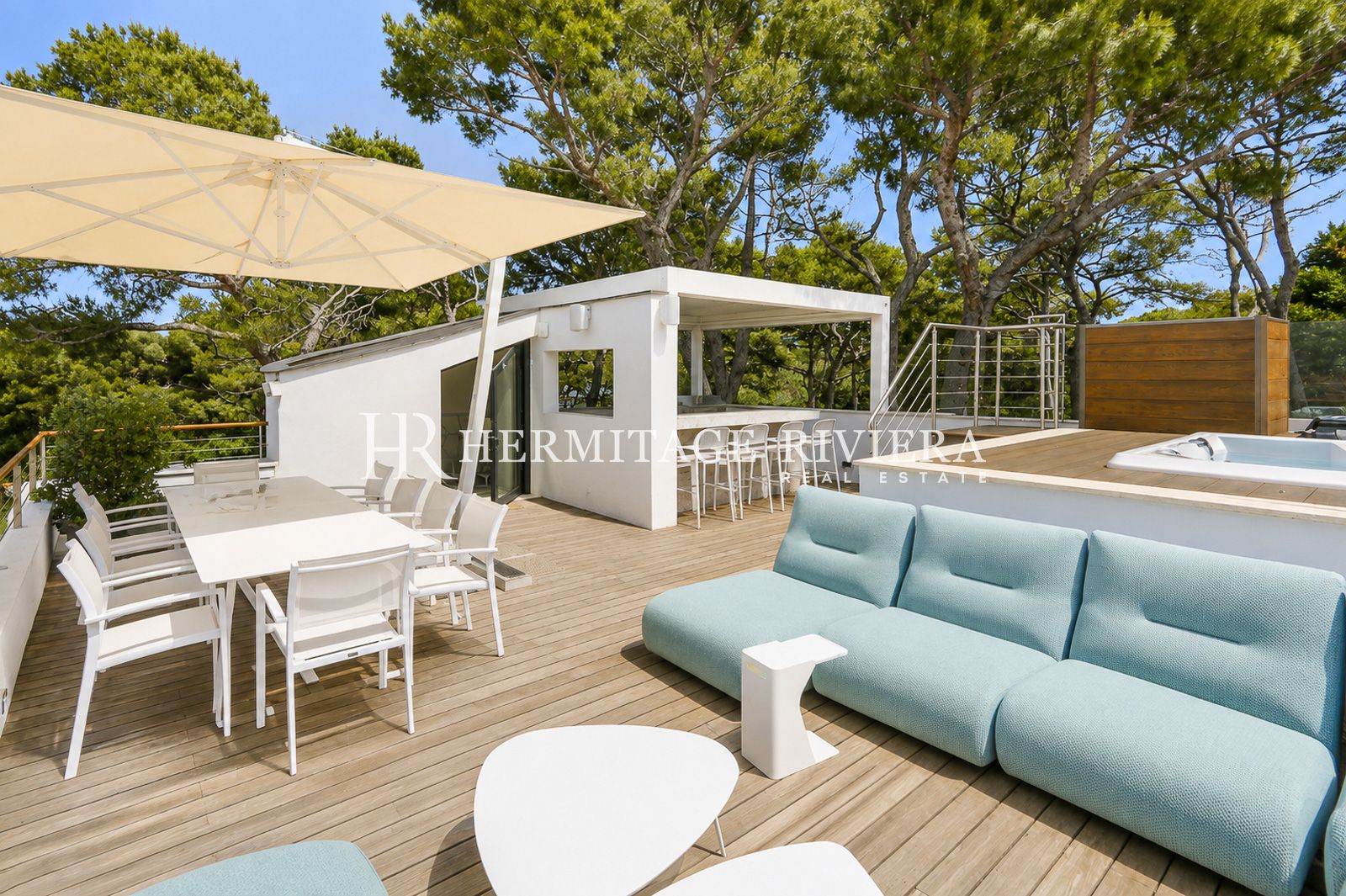 Roof kitchen of modern property for rental Cap-Ferrat, close to Passable beach