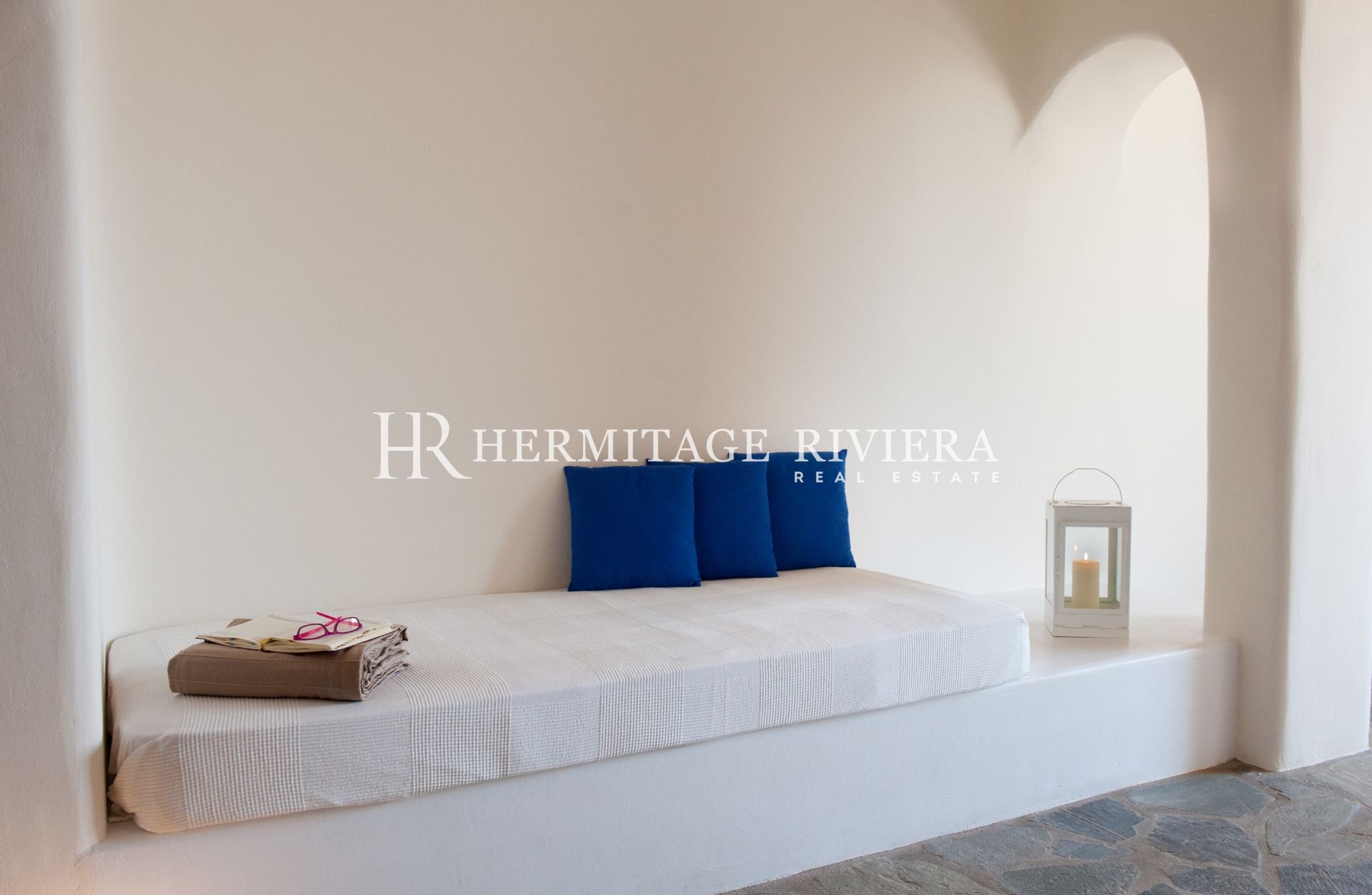 Perfectly traditional Greece villa with views (image 16)