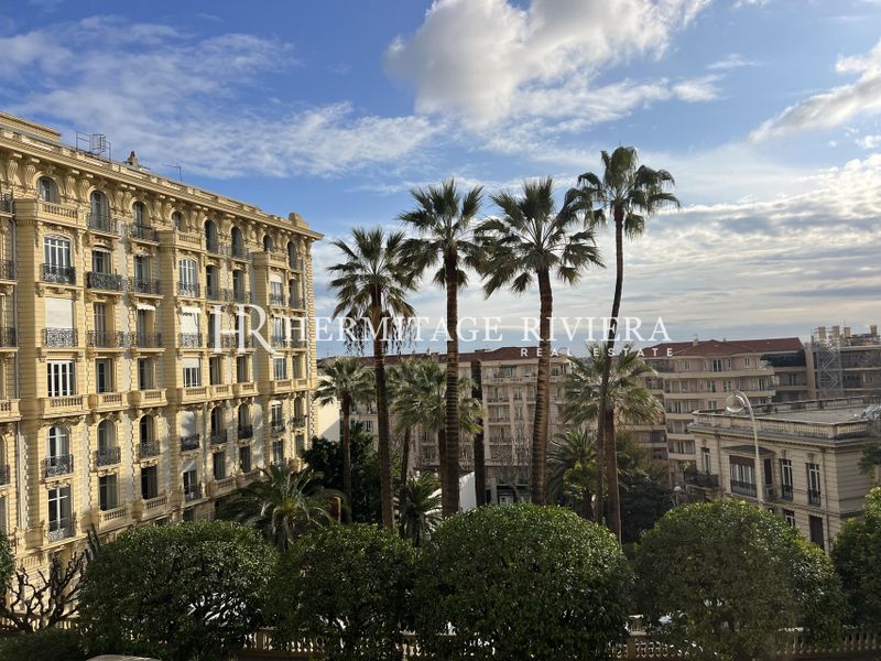 Piso reformado en residencia burguesa