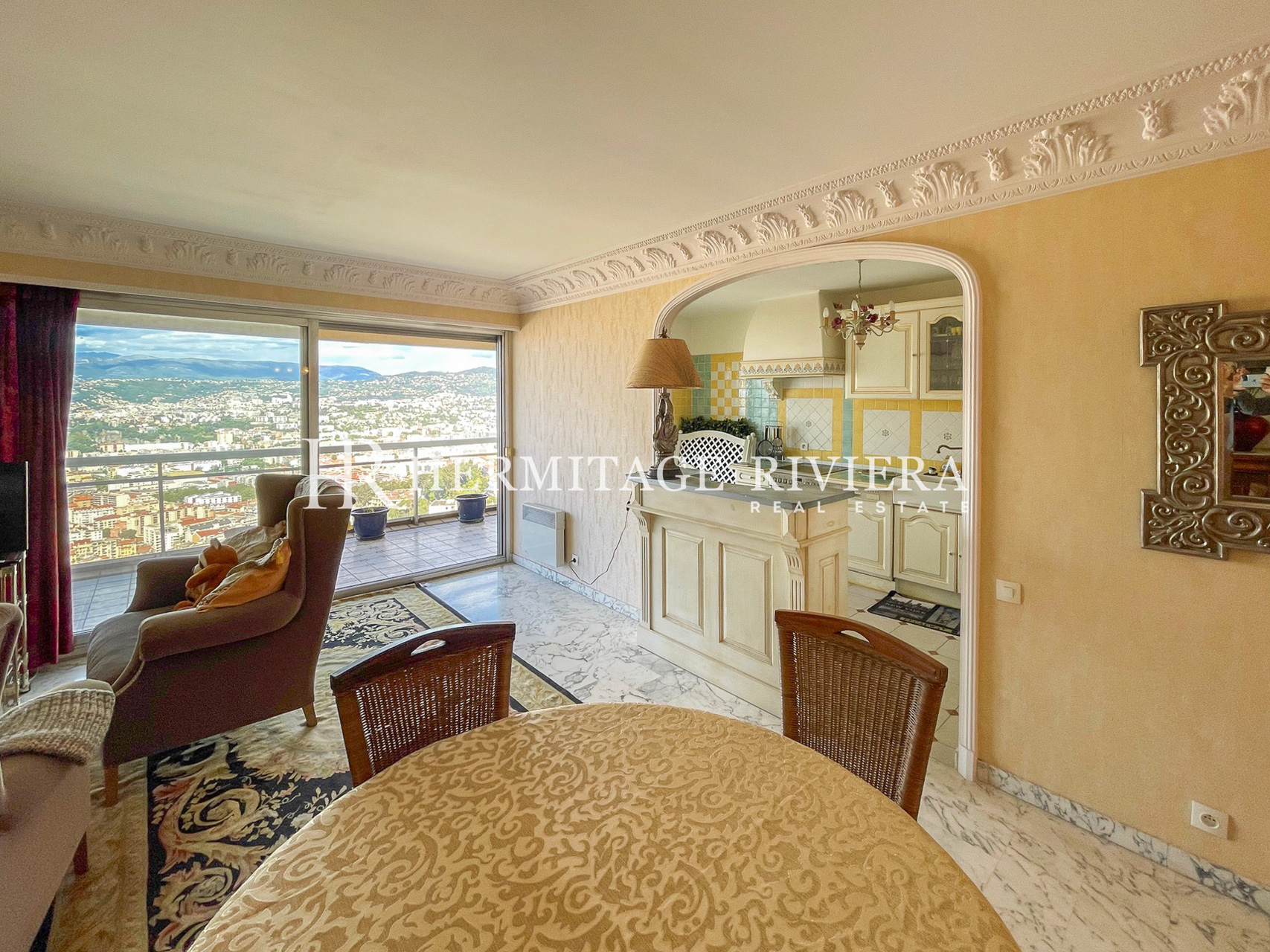 Top floor two bedroom apartment with views over Nice and the sea (image 9)
