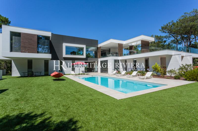 Stunning Modern villa with pool