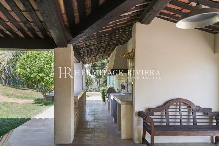 Delightful villa calm with exceptional panoramic views (image 7)