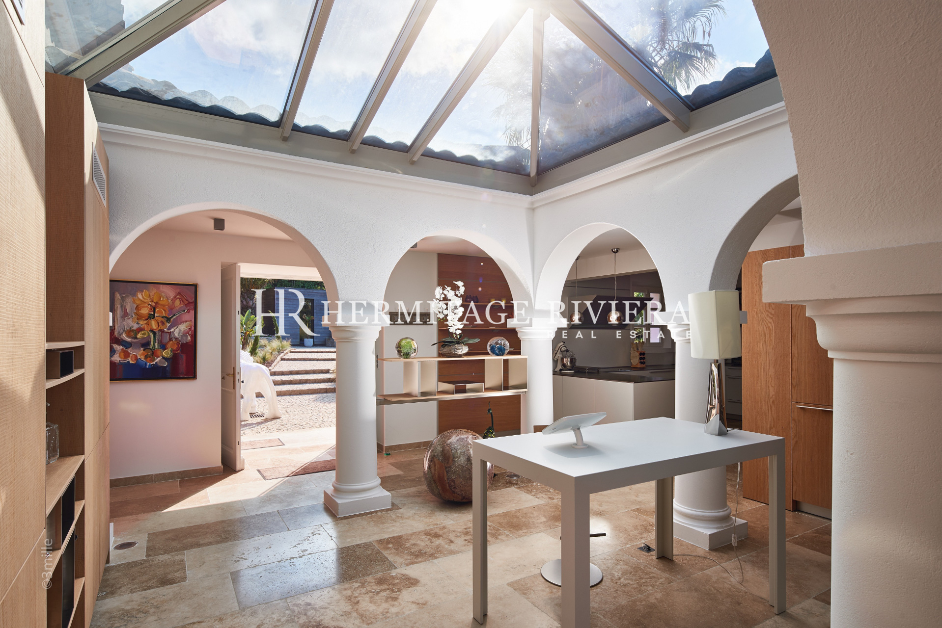 Spacious villa offering exceptional views  (image 11)