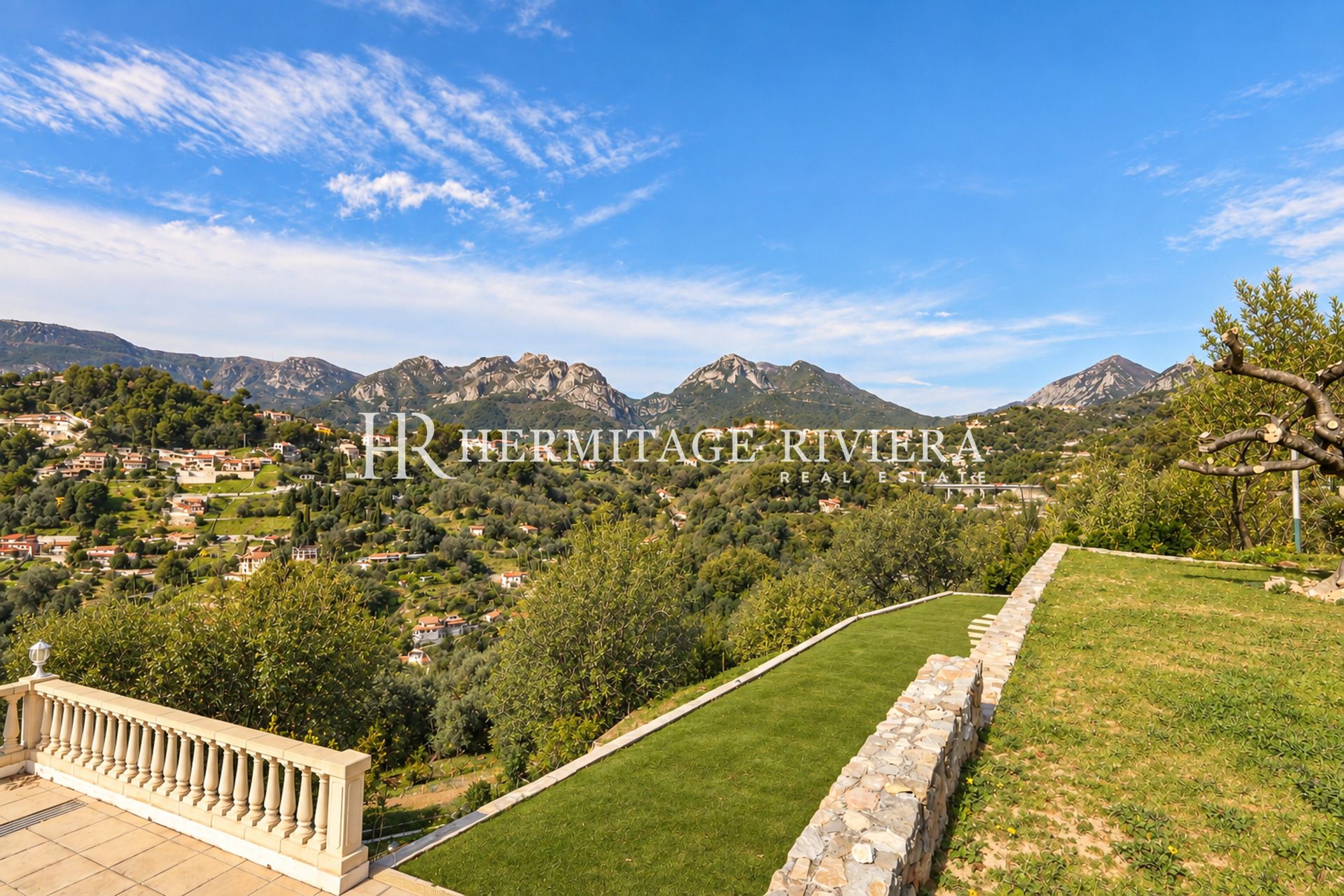 Villa à Menton Garavan Villa avec piscine et panorama à 360° - vues spectaculaires (image 22)