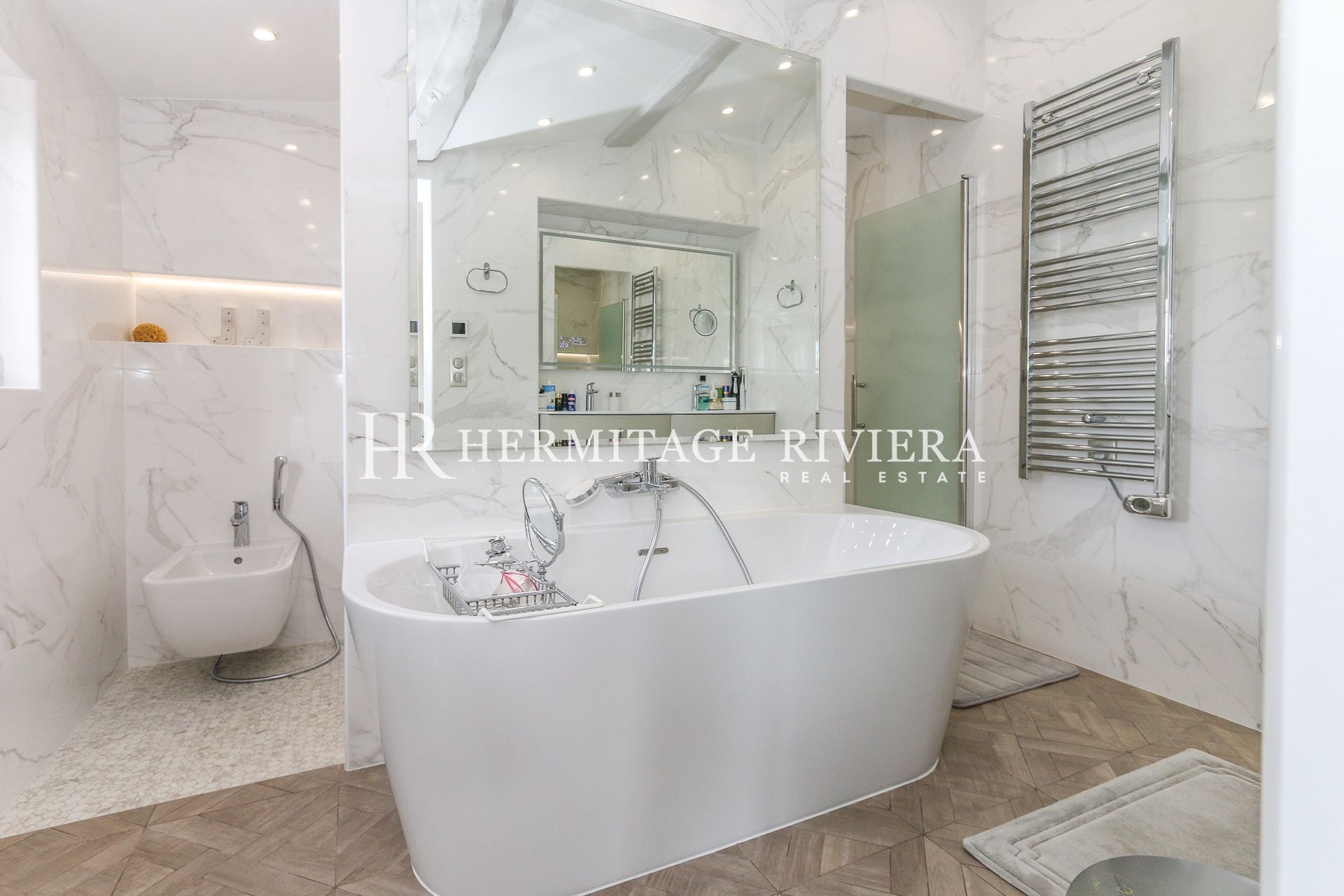 Villa ristrutturata - Vista sul paese - Piscina (immagine 20)