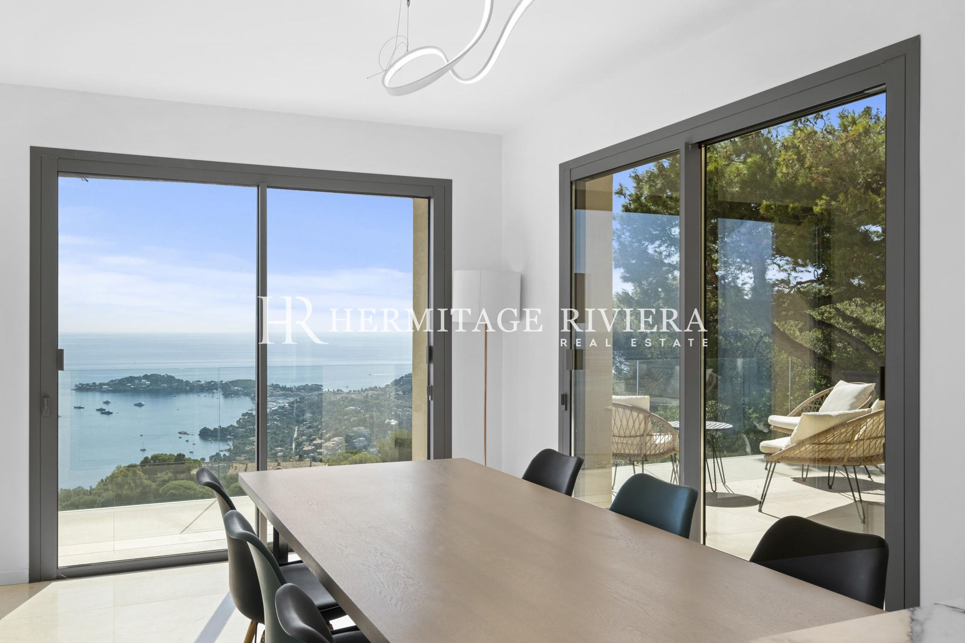 Contemporary property - Fantastique sea views - Pool (image 14)