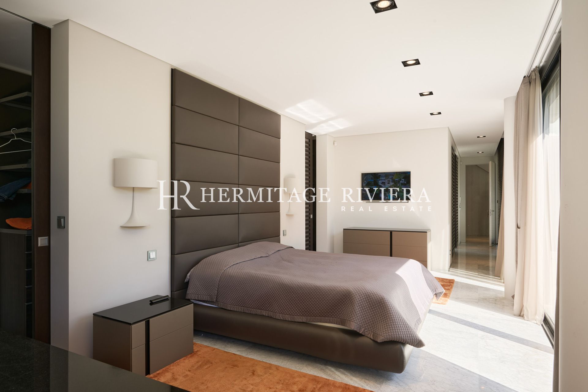 Exceptional contemporary villa panoramic views over the bay of Villefranche (image 23)