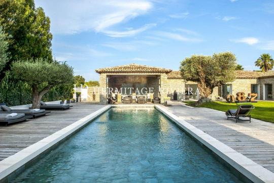 Modern property close to the beach and the center of Saint Tropez