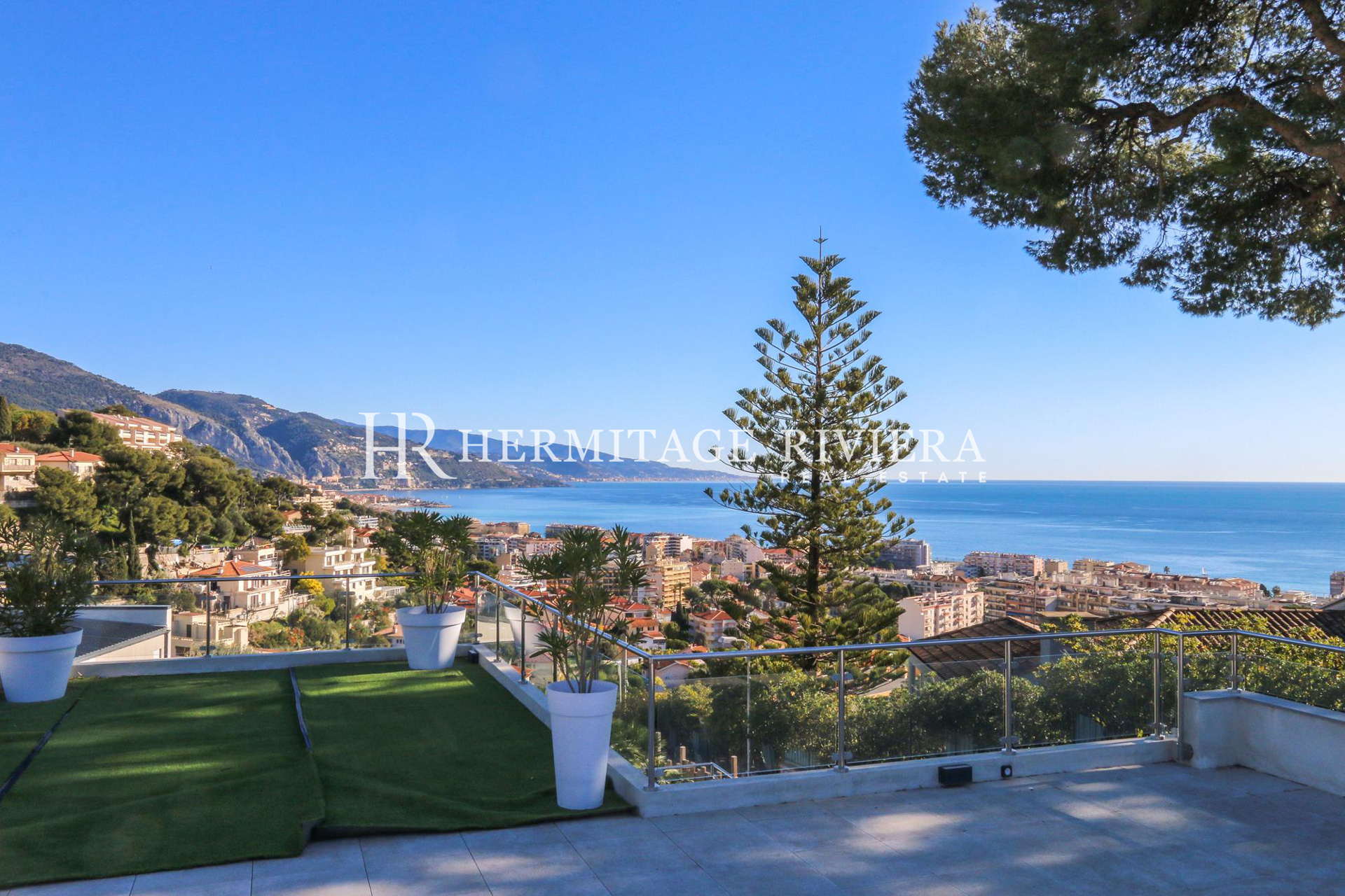 New contemporary villa with panoramic sea view (image 22)