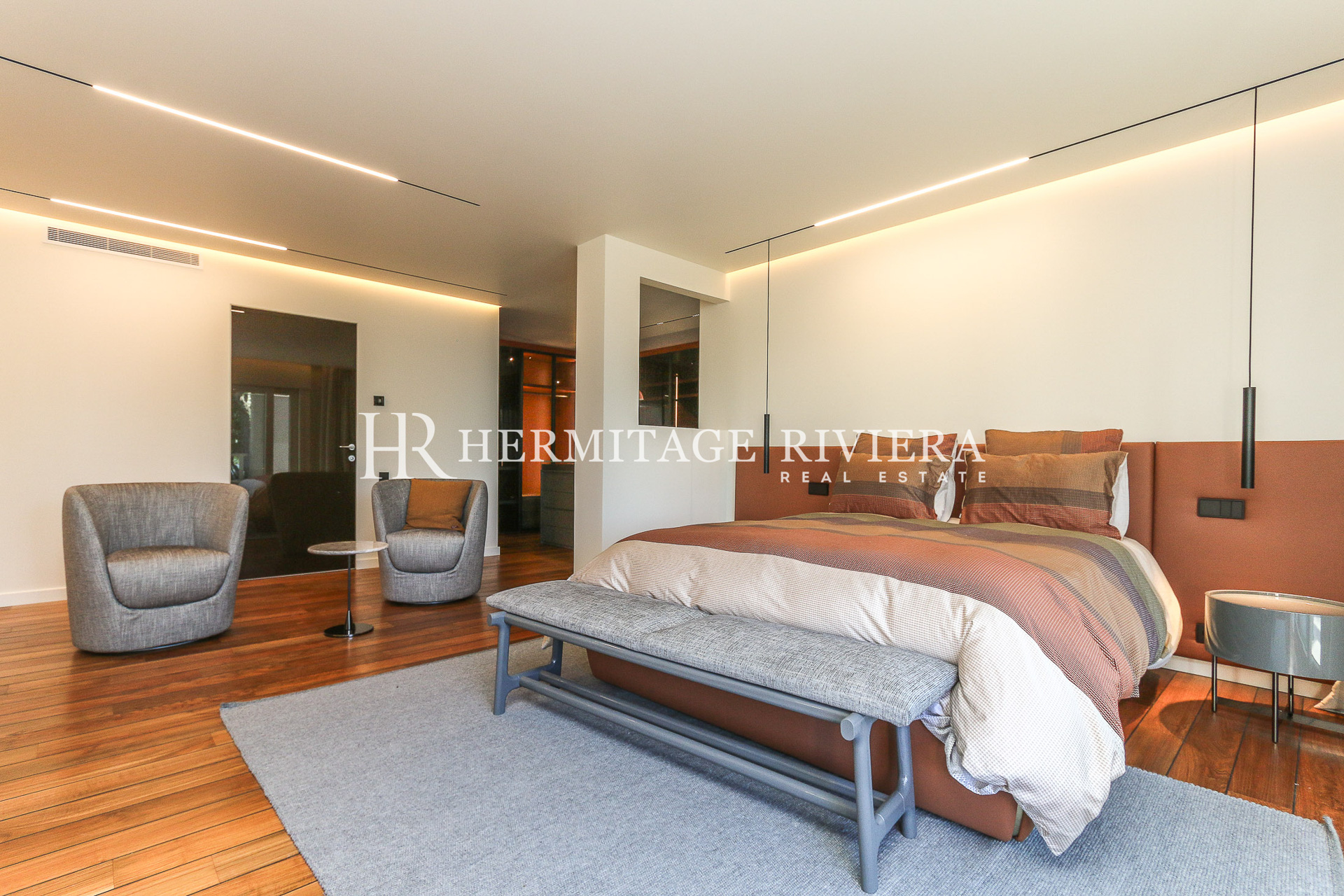 Exceptional contemporary property close Grand Hotel (image 15)