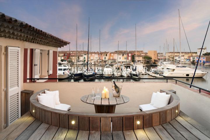 Exceptional property with view of port (image 3)