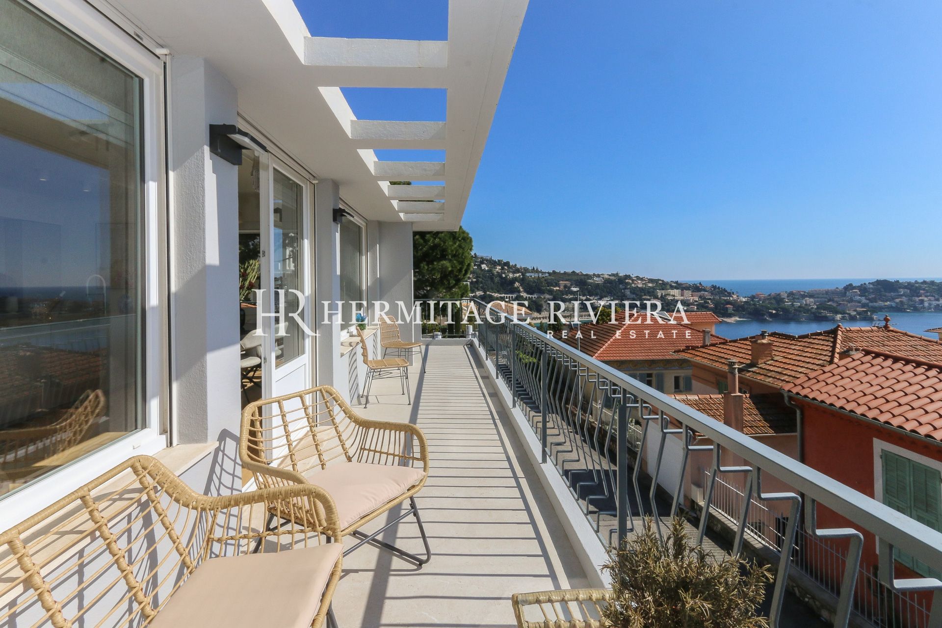 Renovated - Top floor apartment - Sea view -Terrace (image 1)