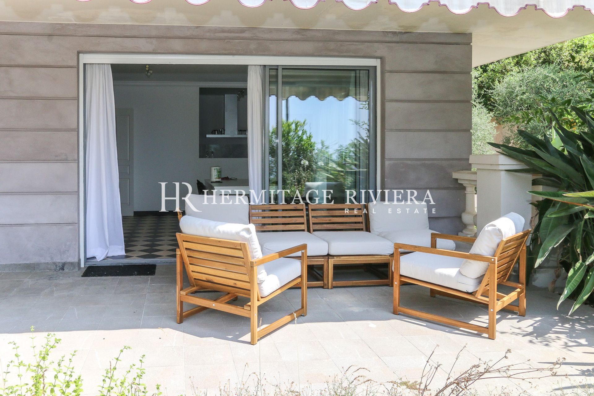 Appartamento con 3 camere da letto e giardino privato (immagine 15)