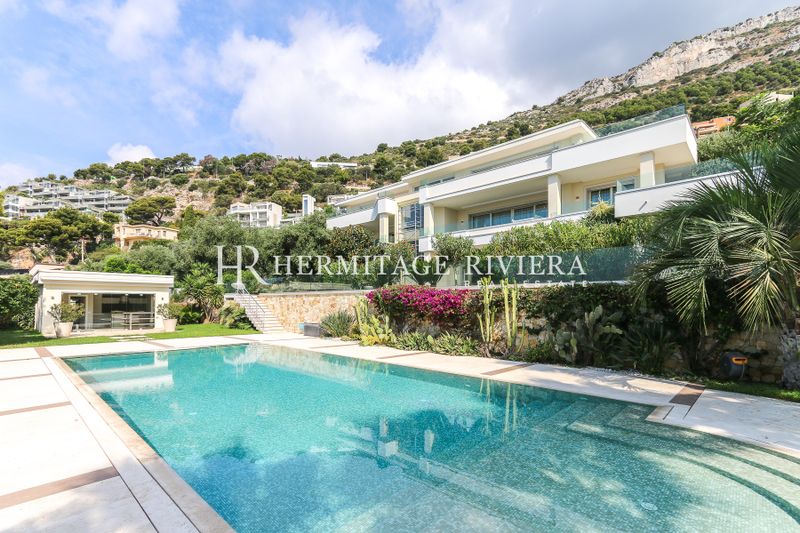 Anwesen mit zwei modernen Villen - Meerblick - Pool