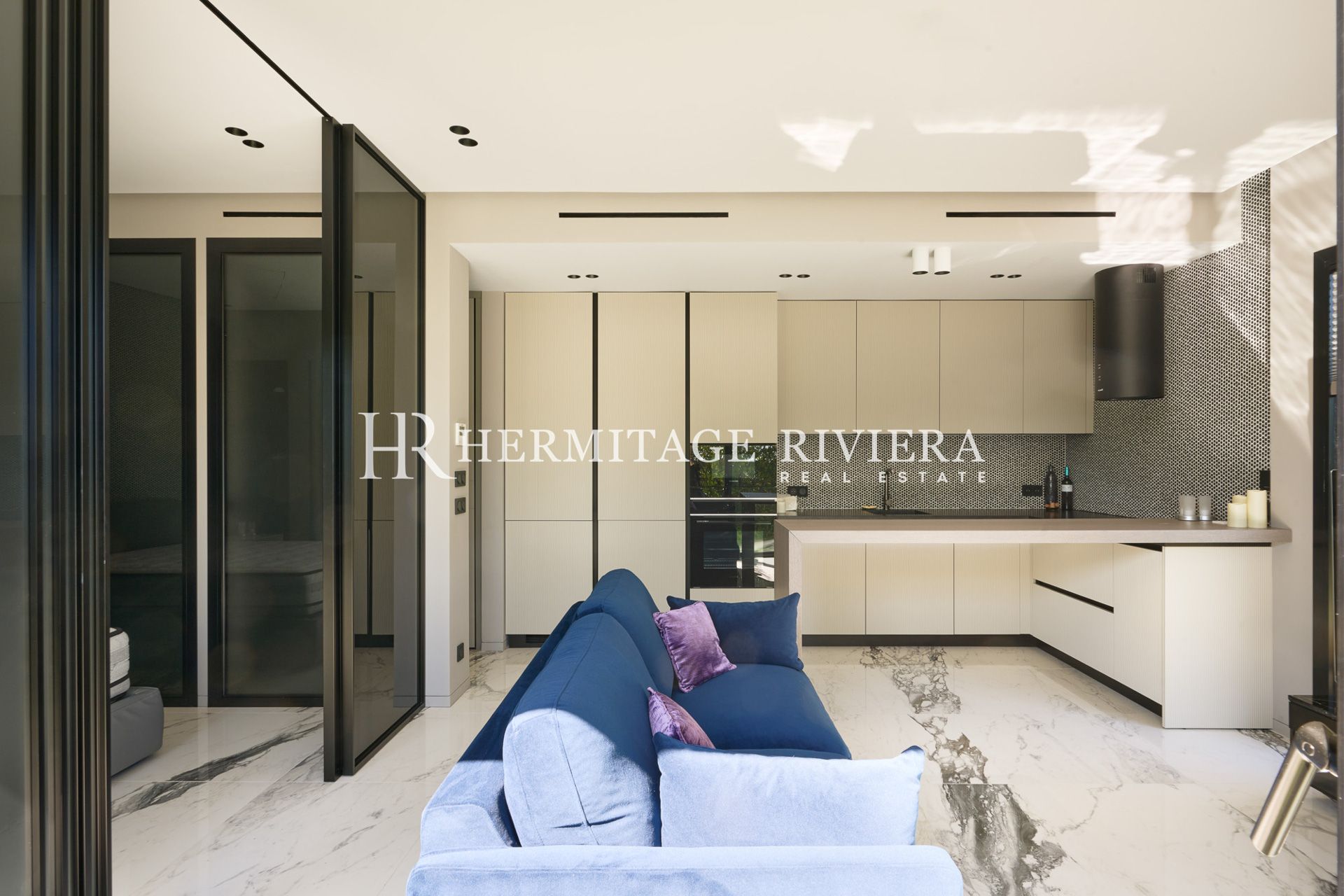 Exceptional contemporary villa panoramic views over the bay of Villefranche (image 33)