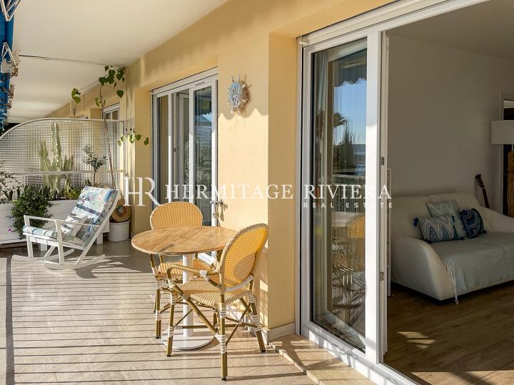 Beautifully presented apartment with sea view (image 1)