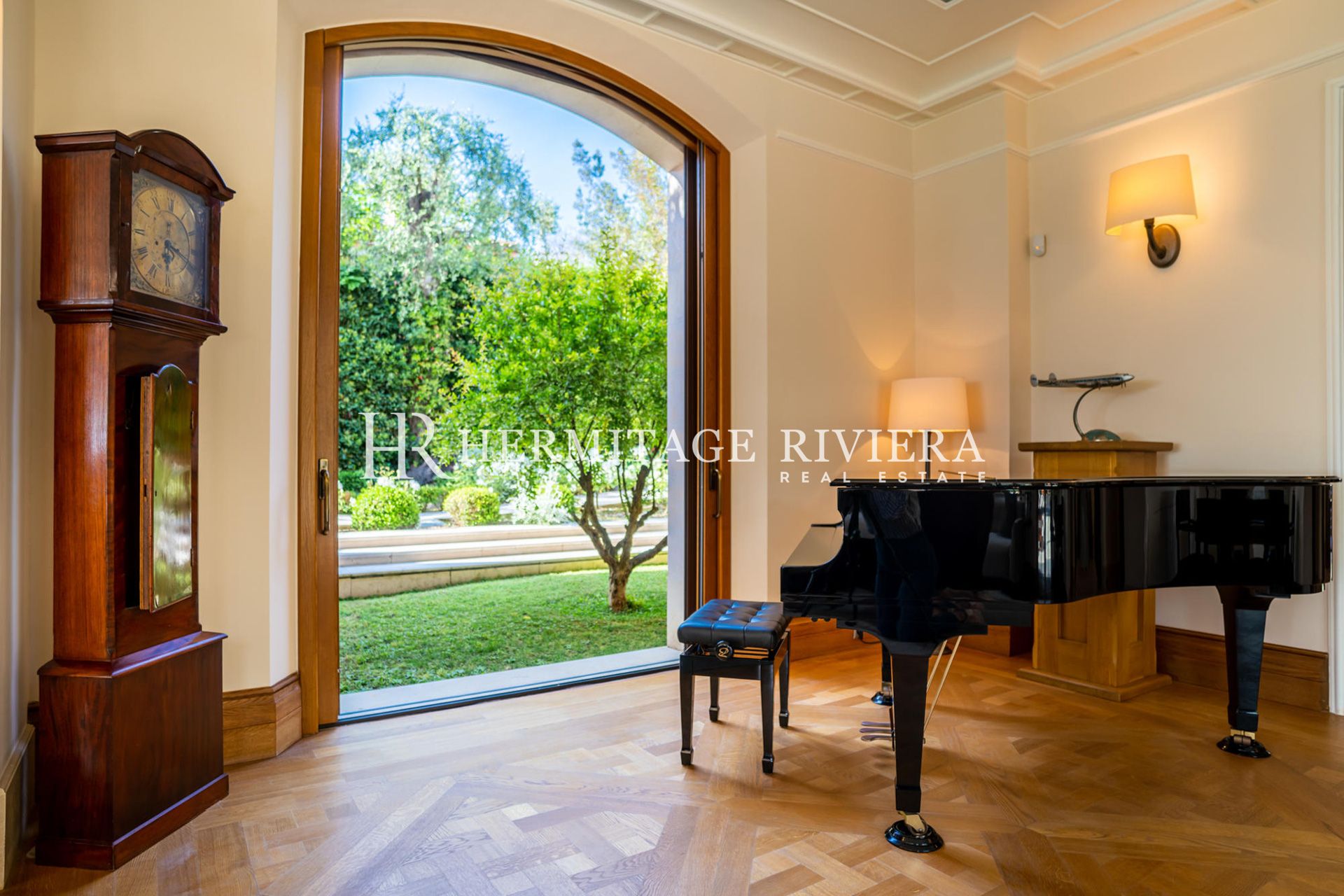 Exclusive waterfront property - Pool - Sea views (image 9)