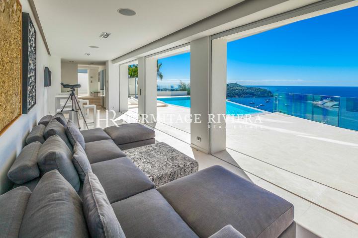 Contemporary villa with exceptional view of the bay  (image 3)