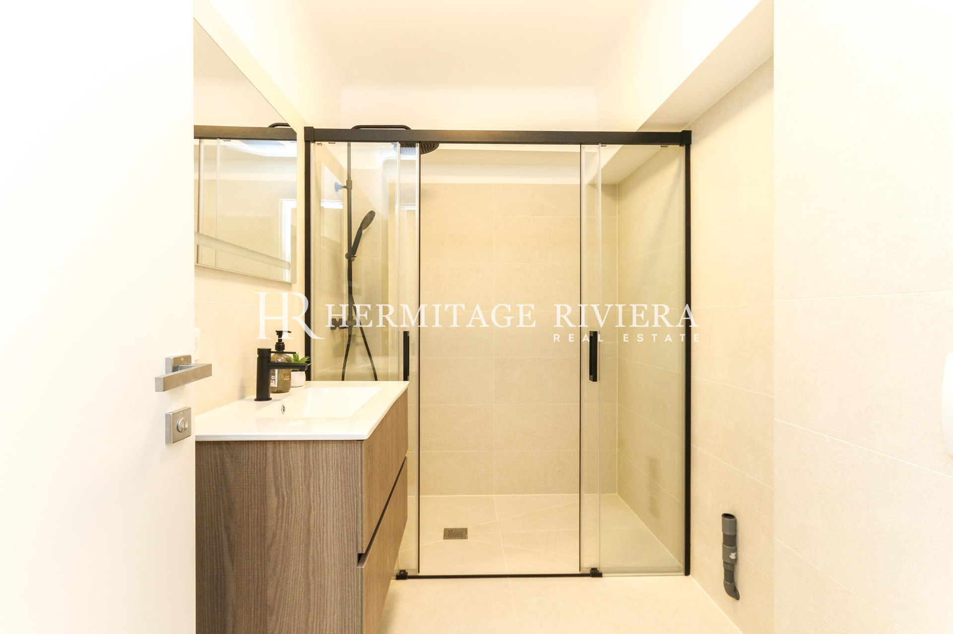 1 bedroom apartment - Renovated - Open-air terrace (image 19)
