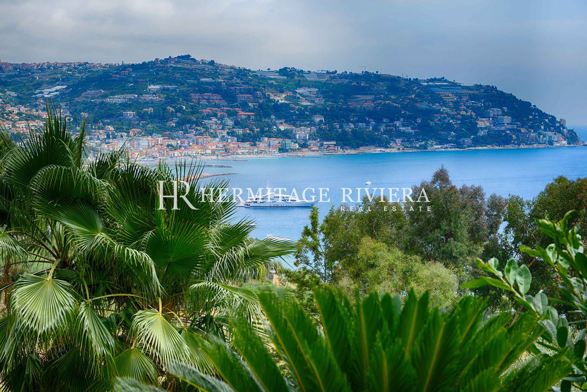 Moderne villa - Panoramautsikt over havet - Basseng (bilde 4)