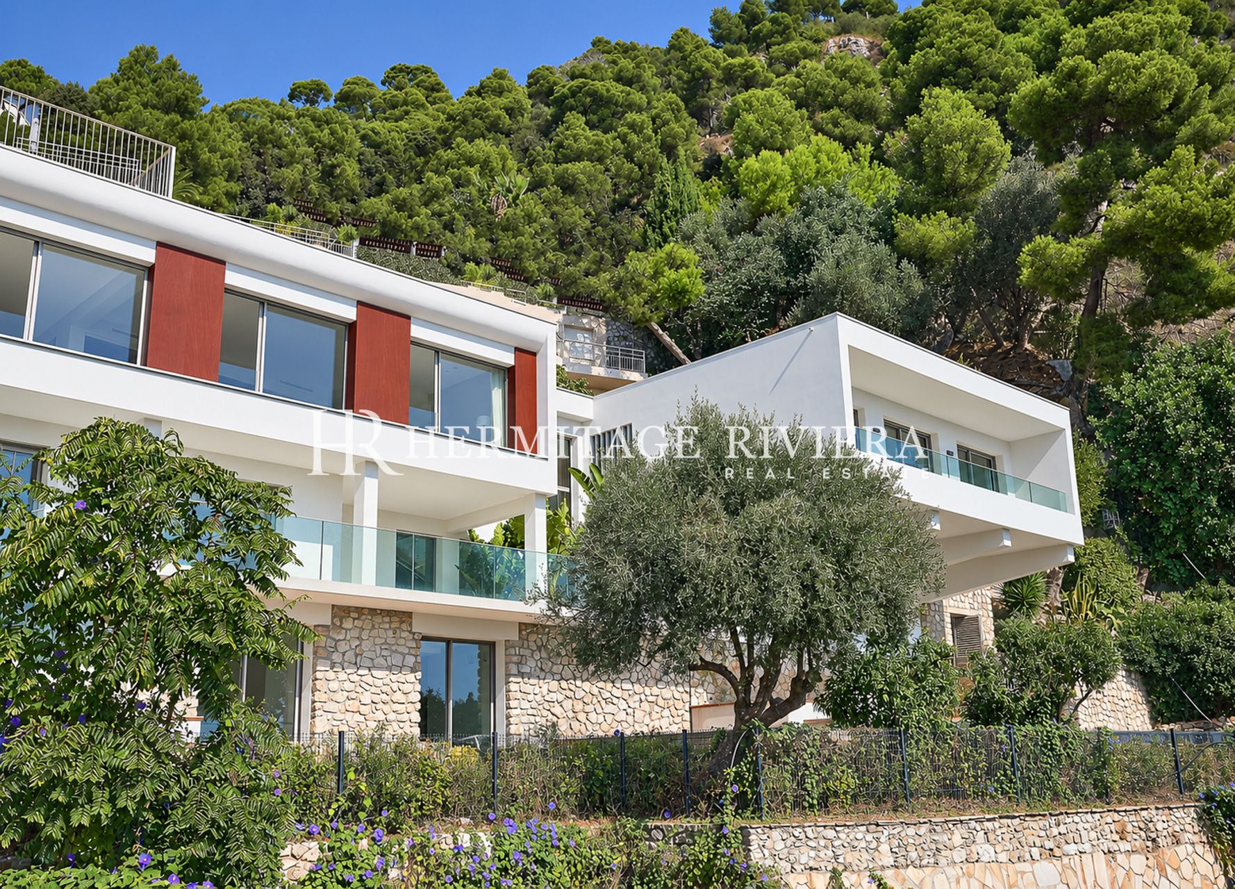Villa in Villefranche-sur-Mer Modern property - Overlooking the Bay of Villefranche - Pool  (image 9)