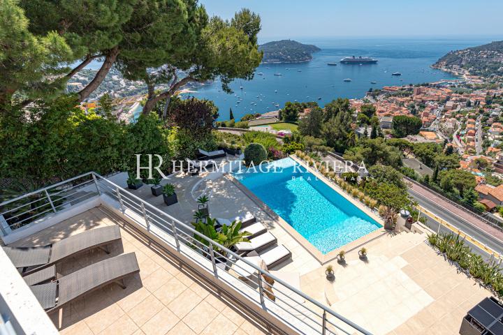 Contemporary villa offering exceptional views (image 4)