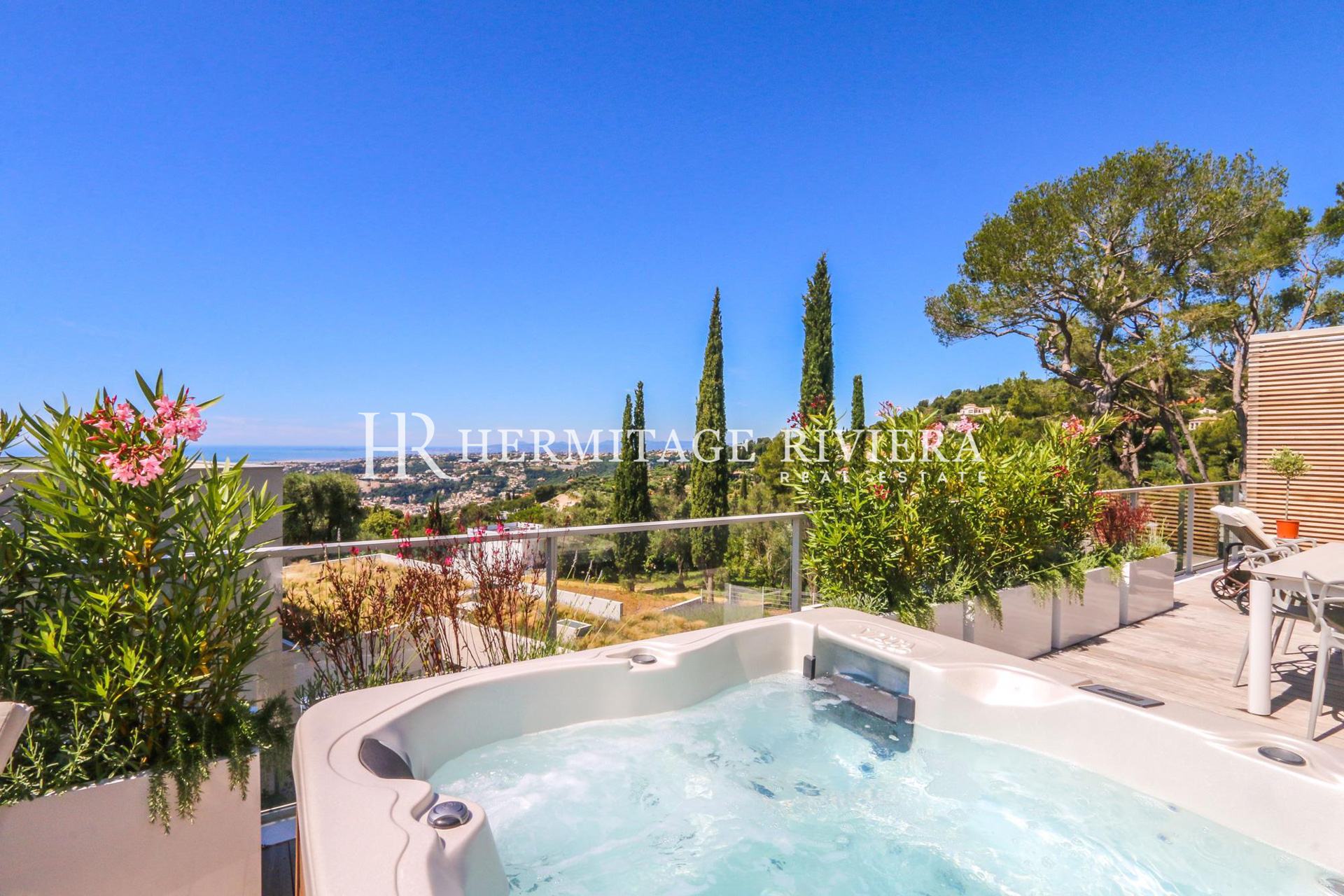 Penthouse in luxury condominium on the hills of Nice (image 6)