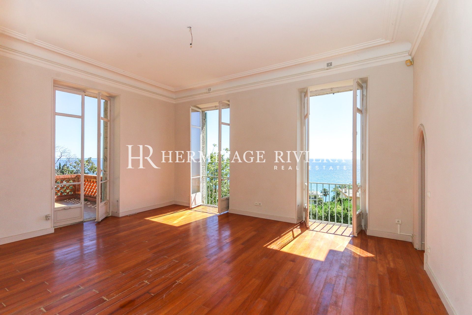 Elegant 19th century stone mansion with sea view (image 20)