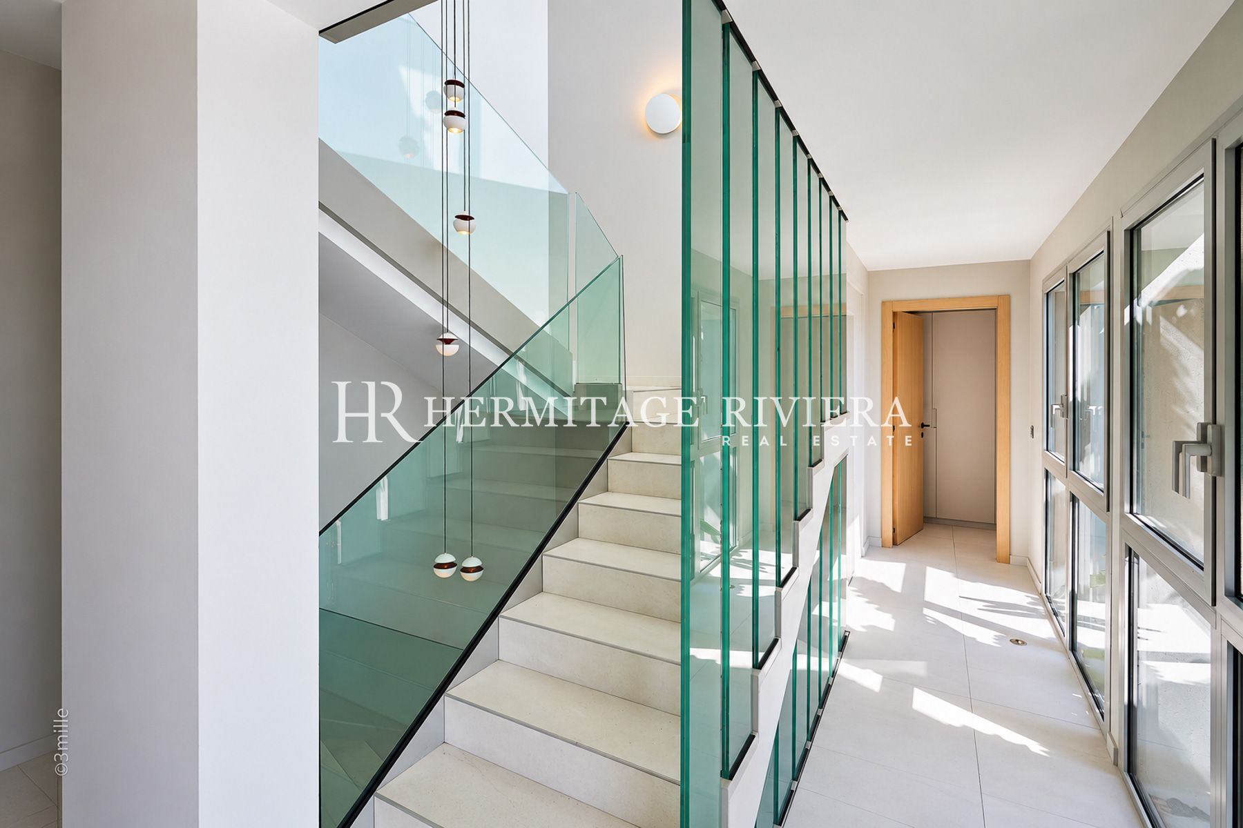 Villa in Villefranche-sur-Mer Modern property - Overlooking the Bay of Villefranche - Pool  (image 20)