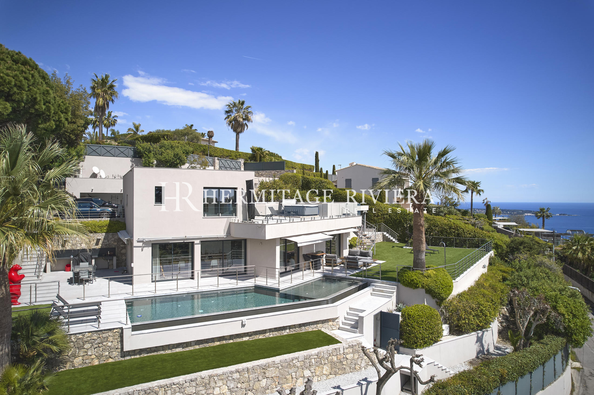 Modern villa with panoramic views (image 23)