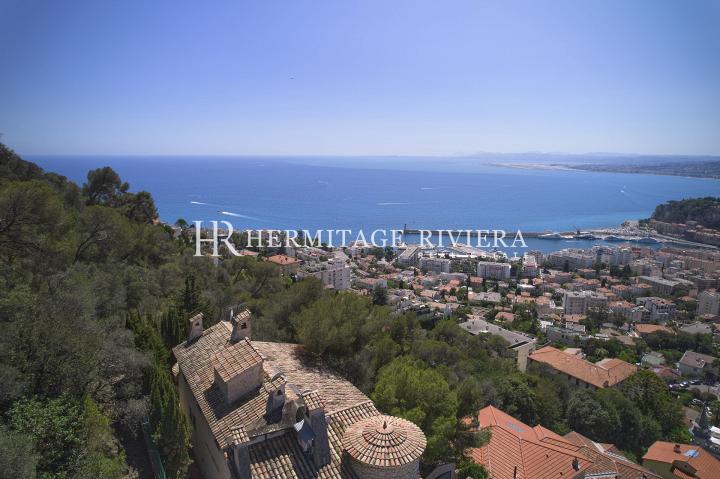 Villa with panoramic sea views (image 2)