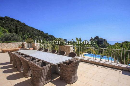 Property overlooking the sea and Eze medieval village 