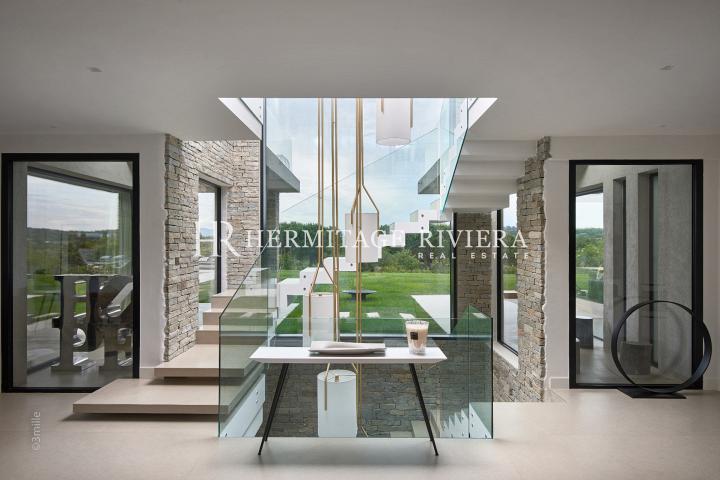 Stunning contemporary property near Pampelonne (image 9)
